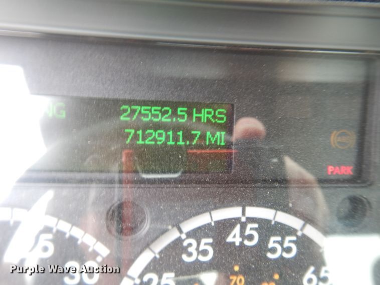 image for item DF5241 2008 Freightliner Cascadia  semi truck