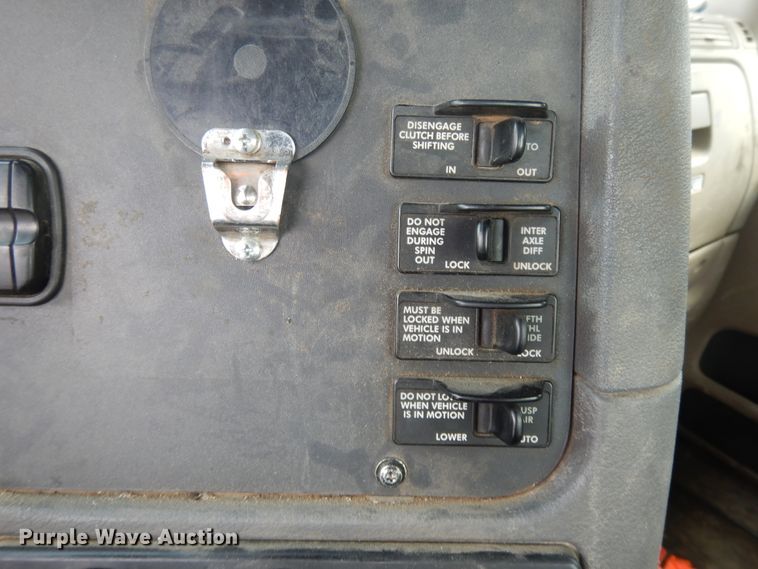 image for item DF5241 2008 Freightliner Cascadia  semi truck