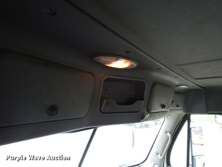 image for item DF5241 2008 Freightliner Cascadia  semi truck