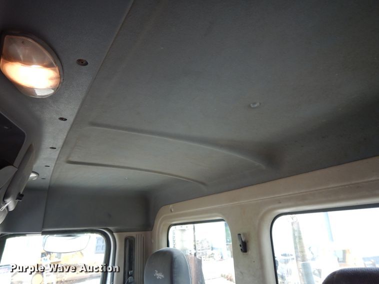 image for item DF5241 2008 Freightliner Cascadia  semi truck