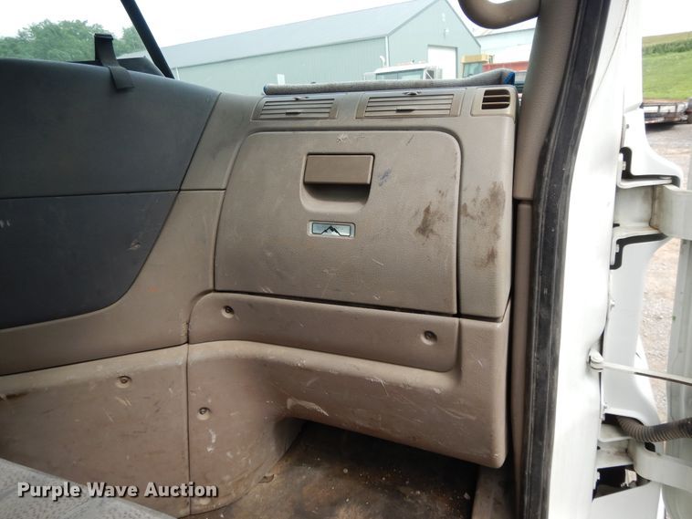 image for item DF5241 2008 Freightliner Cascadia  semi truck