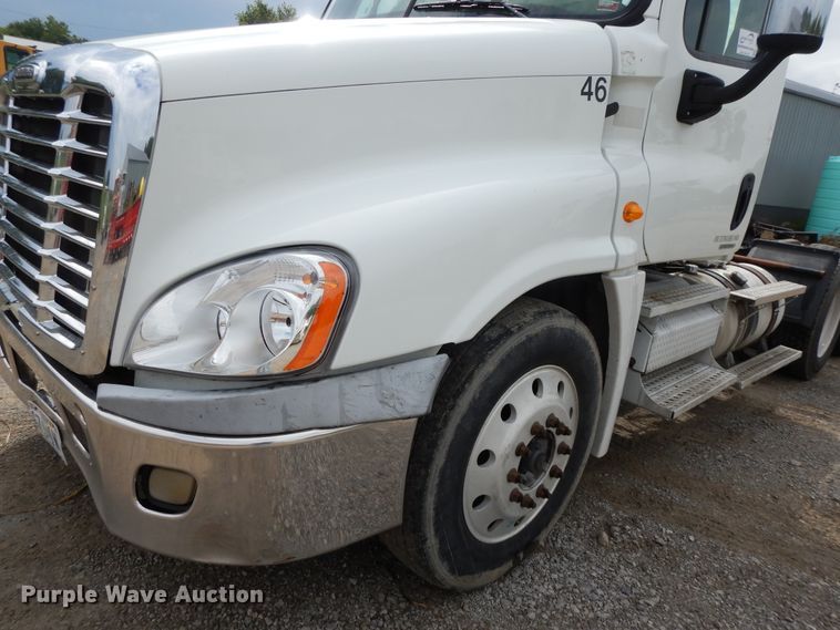 image for item DF5241 2008 Freightliner Cascadia  semi truck