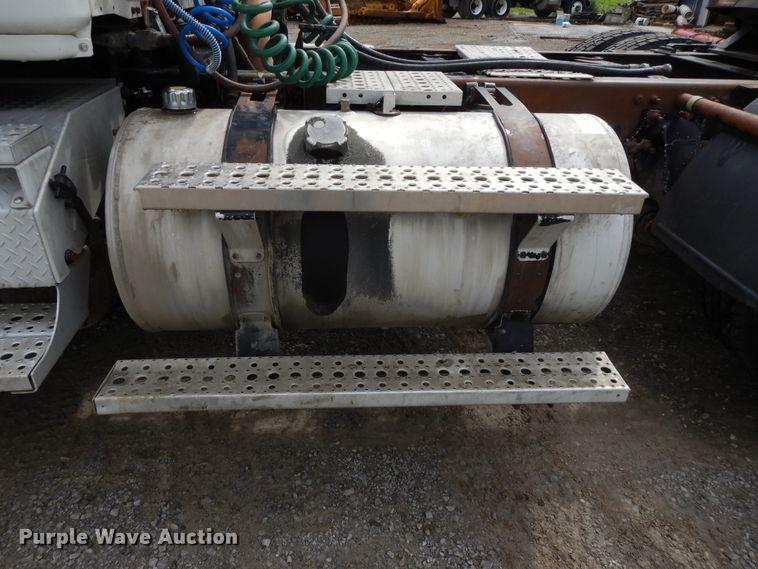 image for item DF5241 2008 Freightliner Cascadia  semi truck