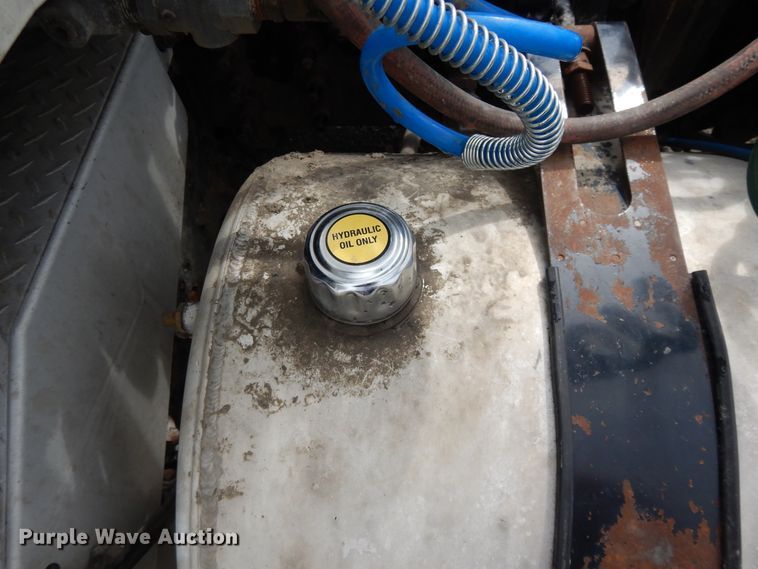 image for item DF5241 2008 Freightliner Cascadia  semi truck