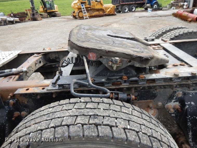 image for item DF5241 2008 Freightliner Cascadia  semi truck