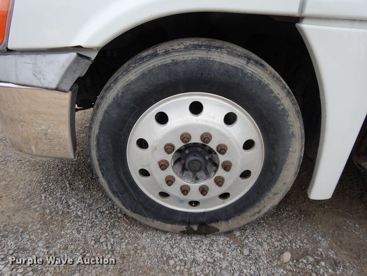 image for item DF5241 2008 Freightliner Cascadia  semi truck