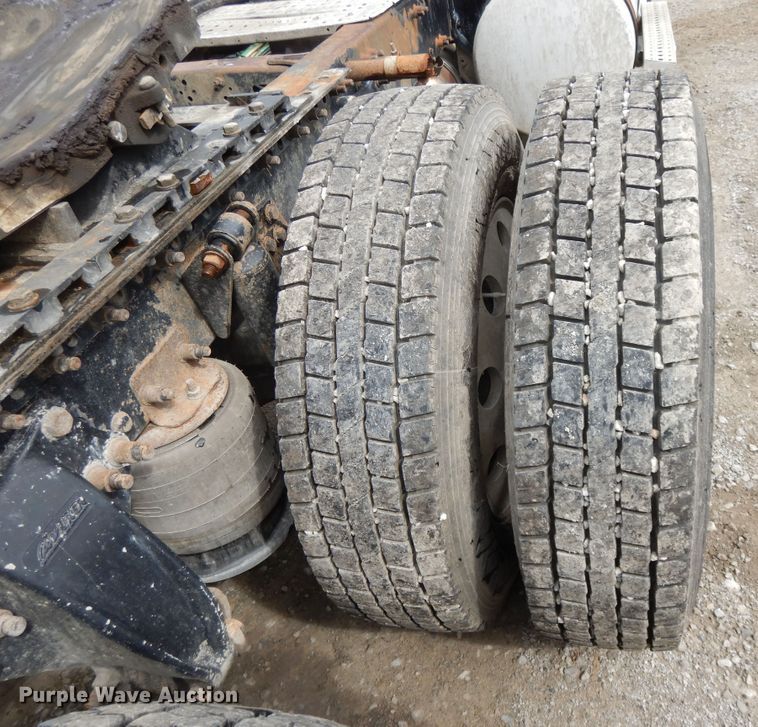 image for item DF5241 2008 Freightliner Cascadia  semi truck