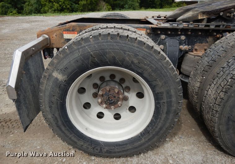 image for item DF5241 2008 Freightliner Cascadia  semi truck