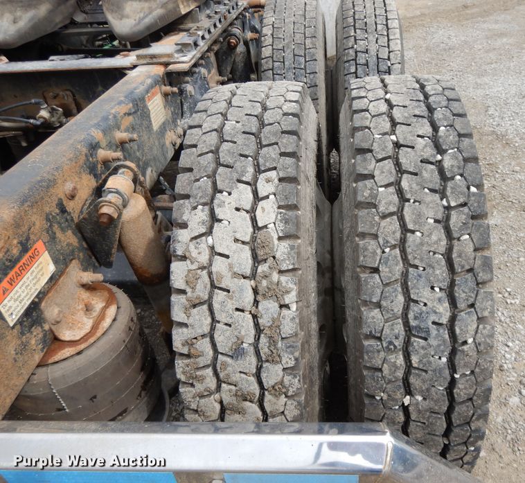 image for item DF5241 2008 Freightliner Cascadia  semi truck