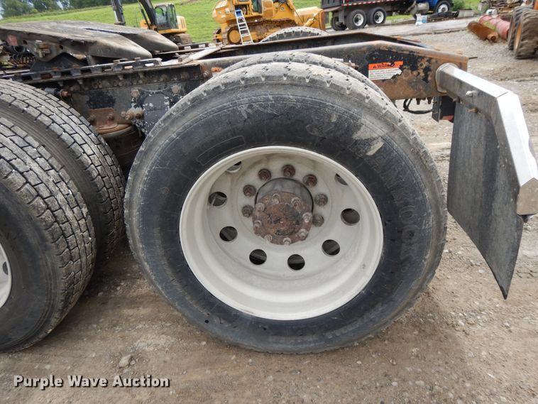 image for item DF5241 2008 Freightliner Cascadia  semi truck