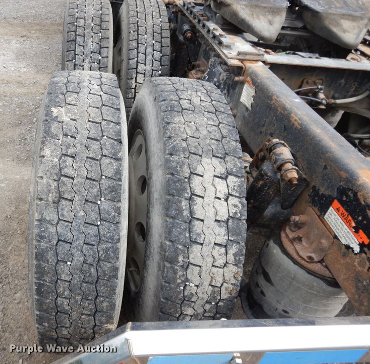 image for item DF5241 2008 Freightliner Cascadia  semi truck