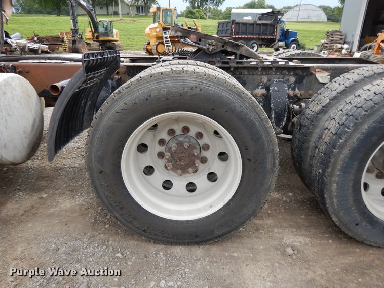 image for item DF5241 2008 Freightliner Cascadia  semi truck