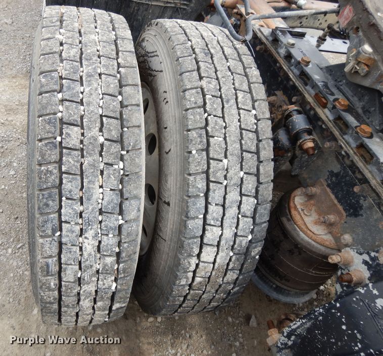 image for item DF5241 2008 Freightliner Cascadia  semi truck