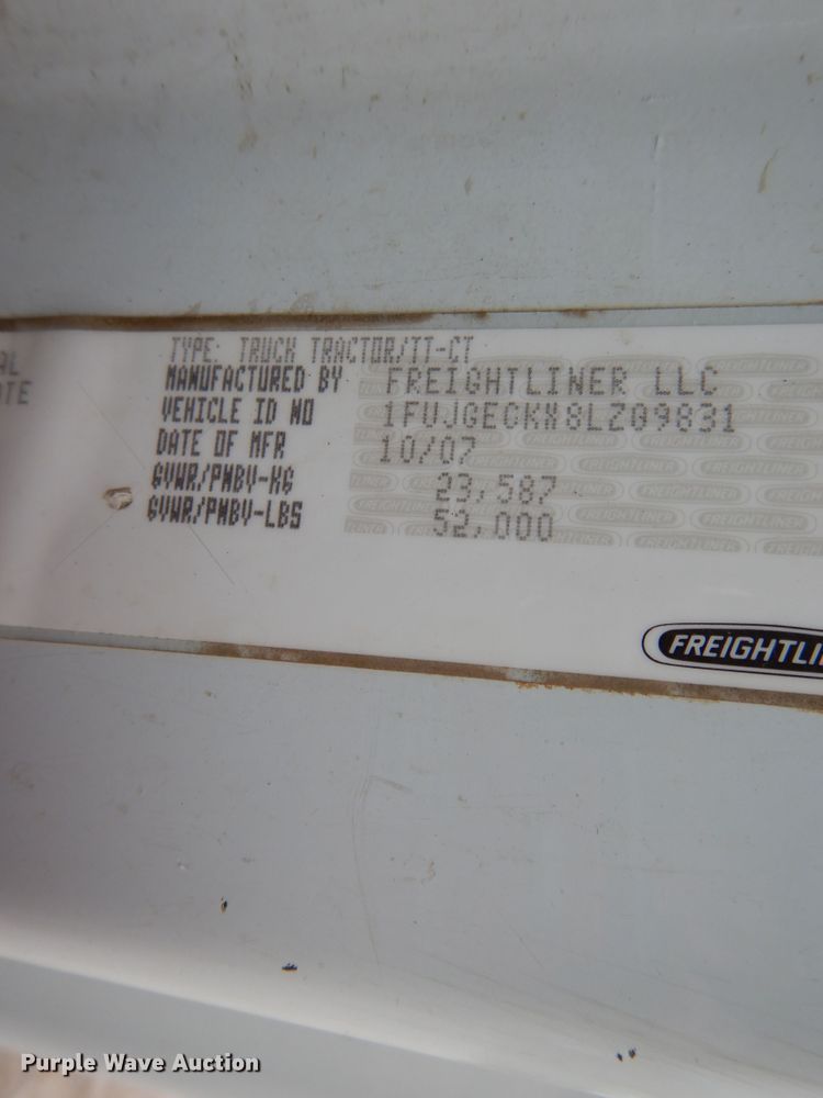 image for item DF5241 2008 Freightliner Cascadia  semi truck