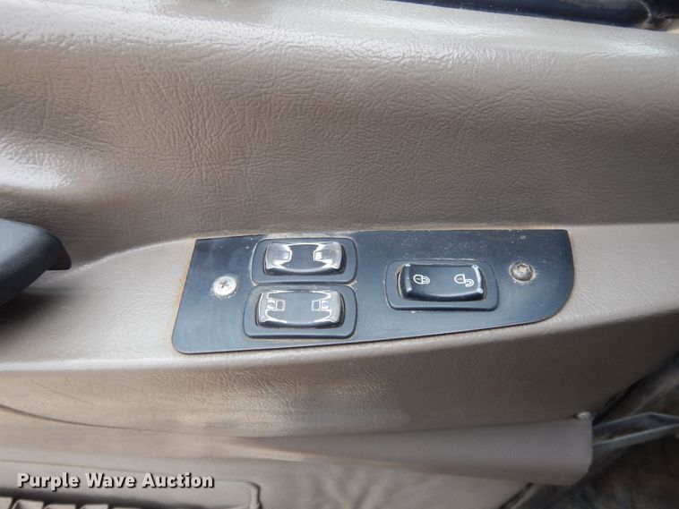 image for item DF5245 2002 Mack CH613  semi truck