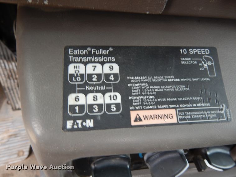 image for item DF5245 2002 Mack CH613  semi truck