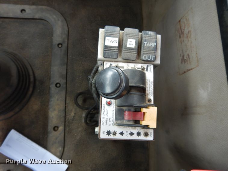 image for item DF5245 2002 Mack CH613  semi truck