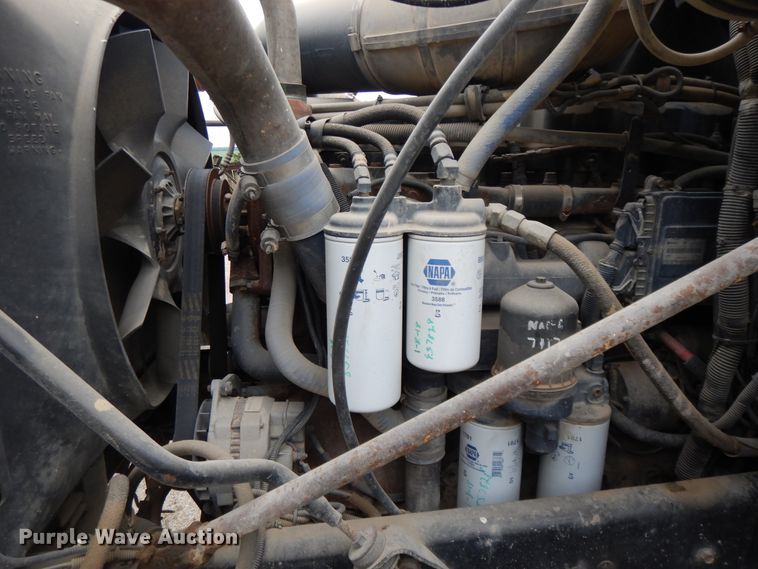 image for item DF5245 2002 Mack CH613  semi truck