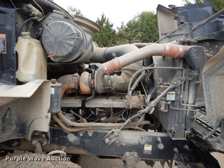 image for item DF5245 2002 Mack CH613  semi truck