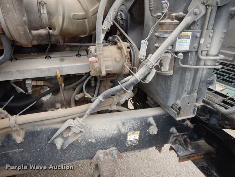 image for item DF5245 2002 Mack CH613  semi truck