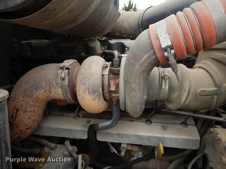 image for item DF5245 2002 Mack CH613  semi truck