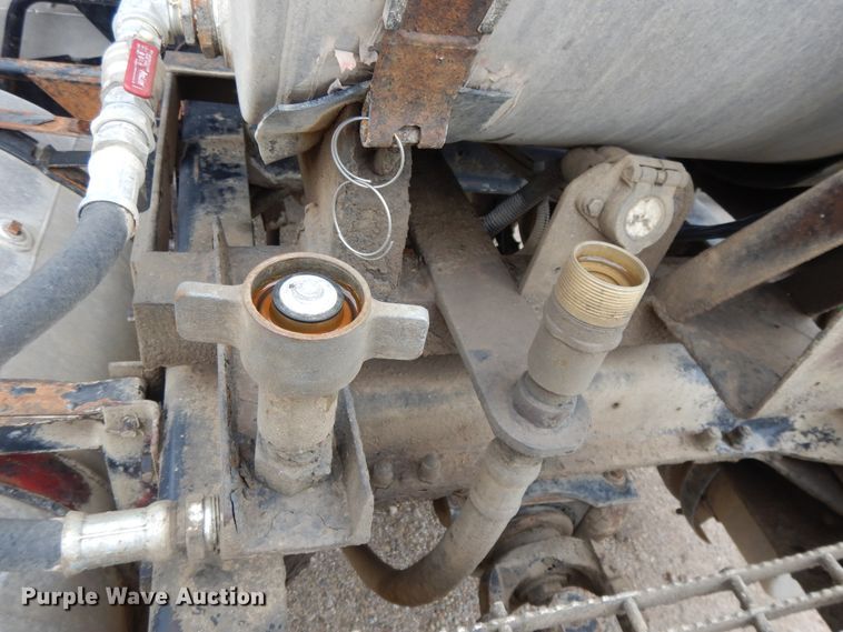 image for item DF5245 2002 Mack CH613  semi truck