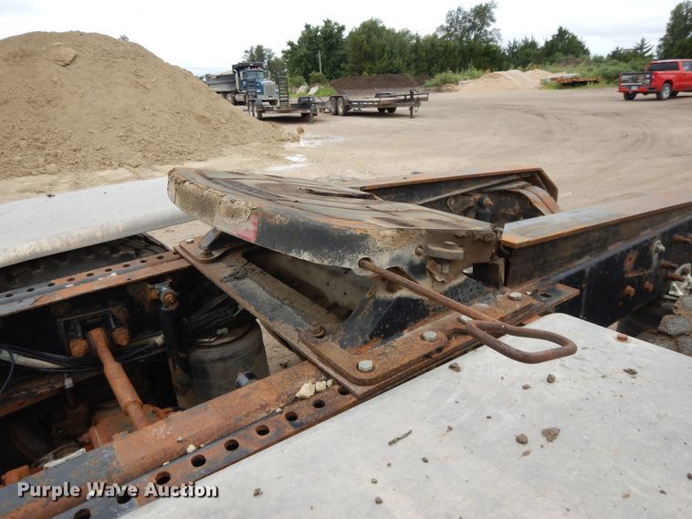 image for item DF5245 2002 Mack CH613  semi truck