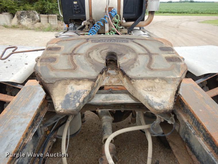 image for item DF5245 2002 Mack CH613  semi truck