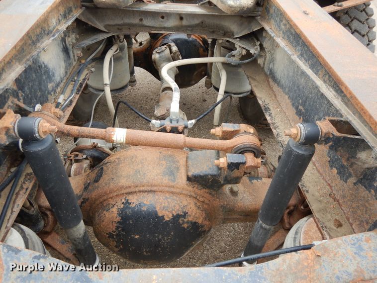 image for item DF5245 2002 Mack CH613  semi truck