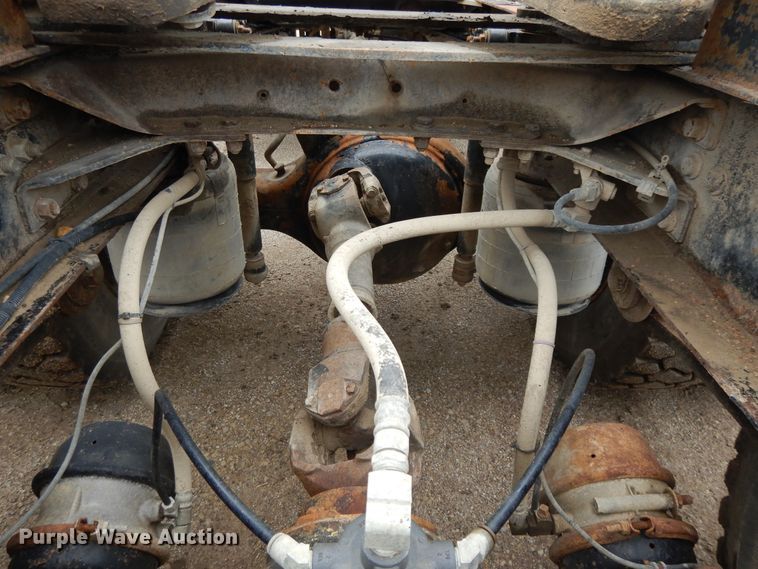 image for item DF5245 2002 Mack CH613  semi truck