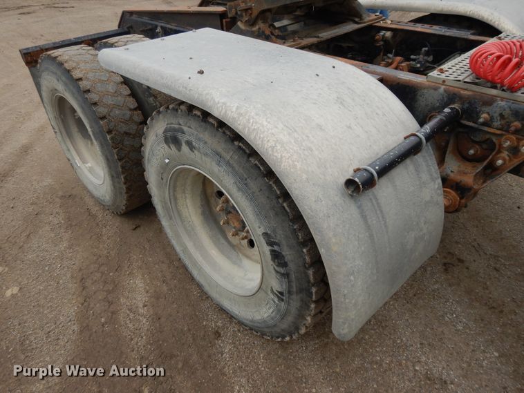 image for item DF5245 2002 Mack CH613  semi truck