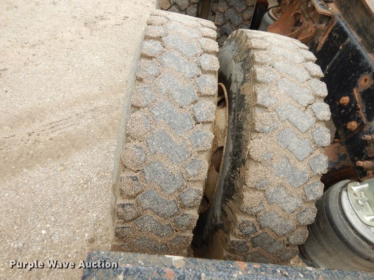 image for item DF5245 2002 Mack CH613  semi truck