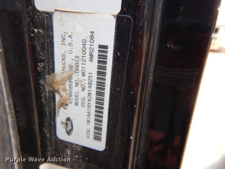 image for item DF5245 2002 Mack CH613  semi truck