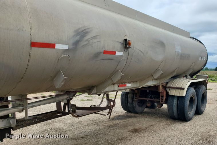 image for item DF7518 1971 VIM tank trailer