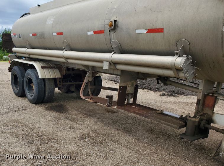 image for item DF7518 1971 VIM tank trailer