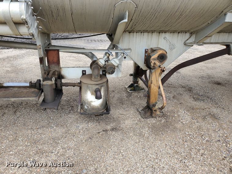 image for item DF7518 1971 VIM tank trailer