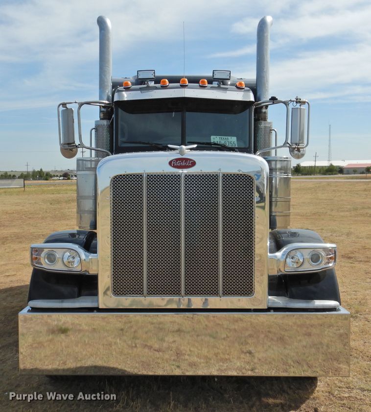 image for item DG1417 2013 Peterbilt 389  semi truck