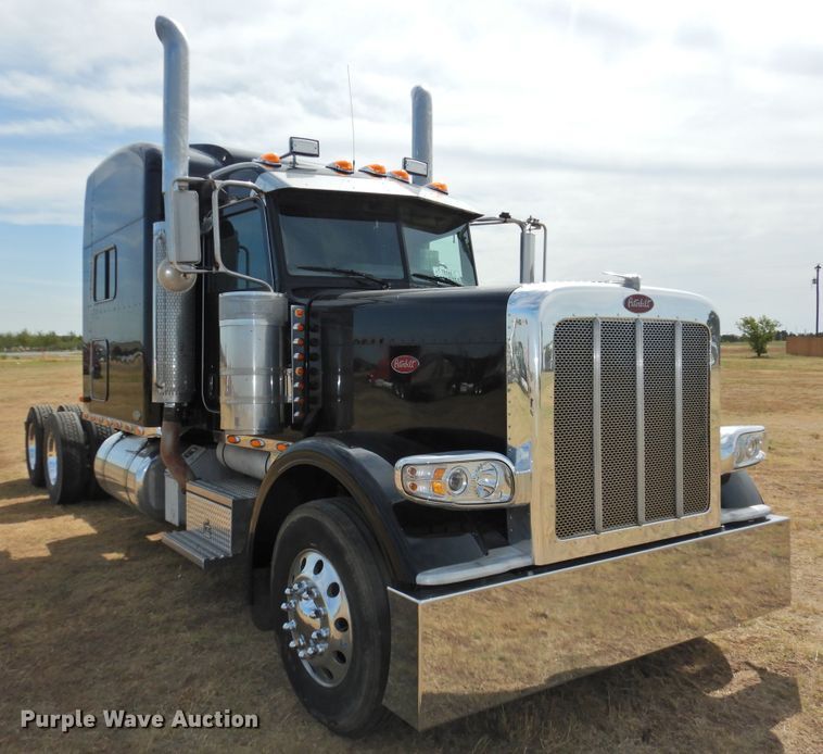 image for item DG1417 2013 Peterbilt 389  semi truck