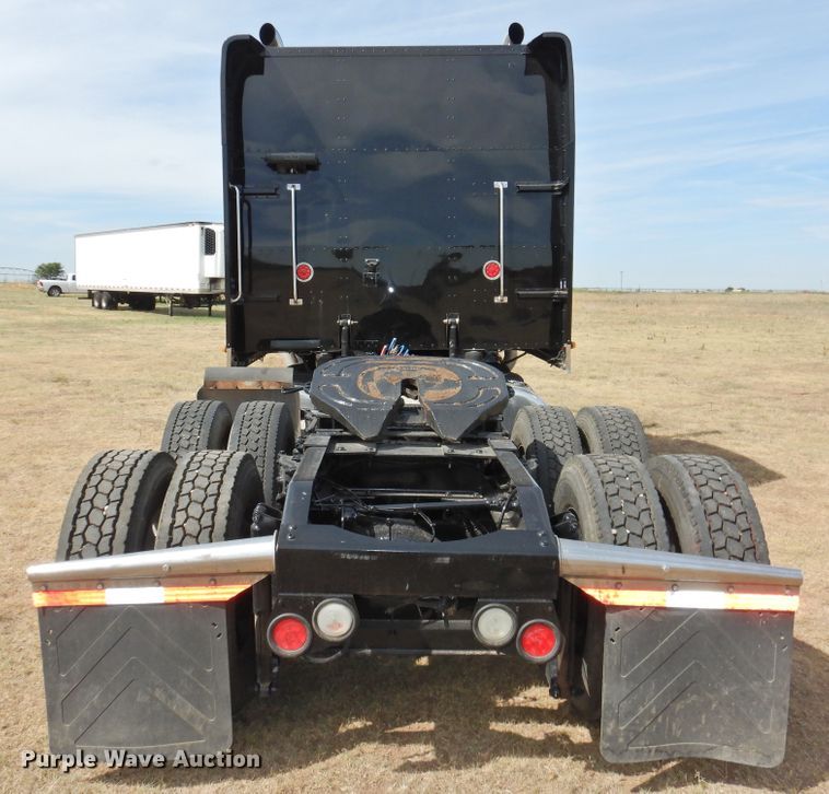 image for item DG1417 2013 Peterbilt 389  semi truck