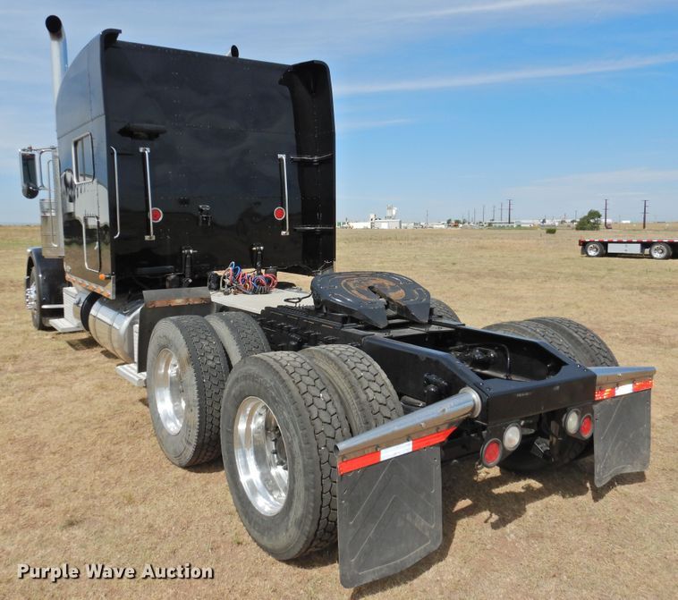image for item DG1417 2013 Peterbilt 389  semi truck