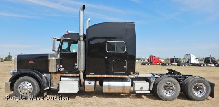 image for item DG1417 2013 Peterbilt 389  semi truck