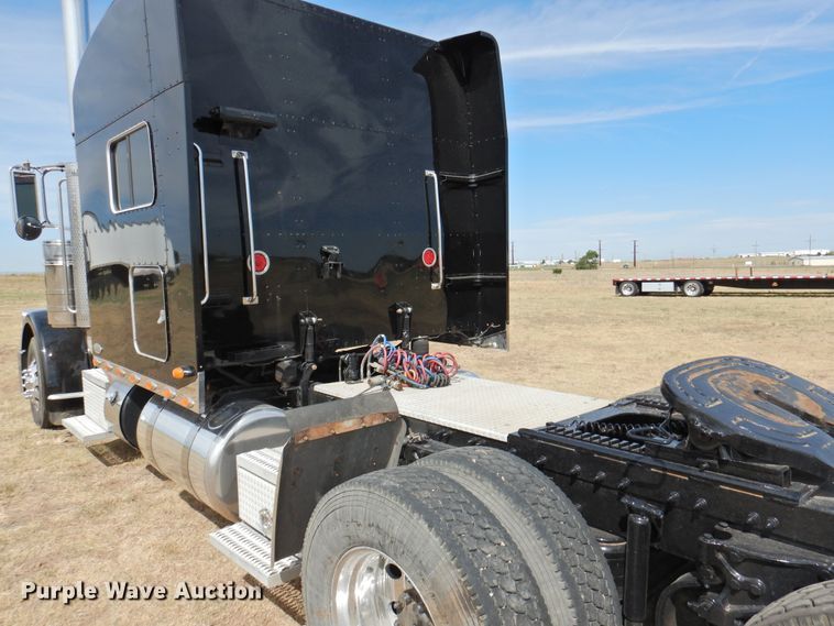 image for item DG1417 2013 Peterbilt 389  semi truck