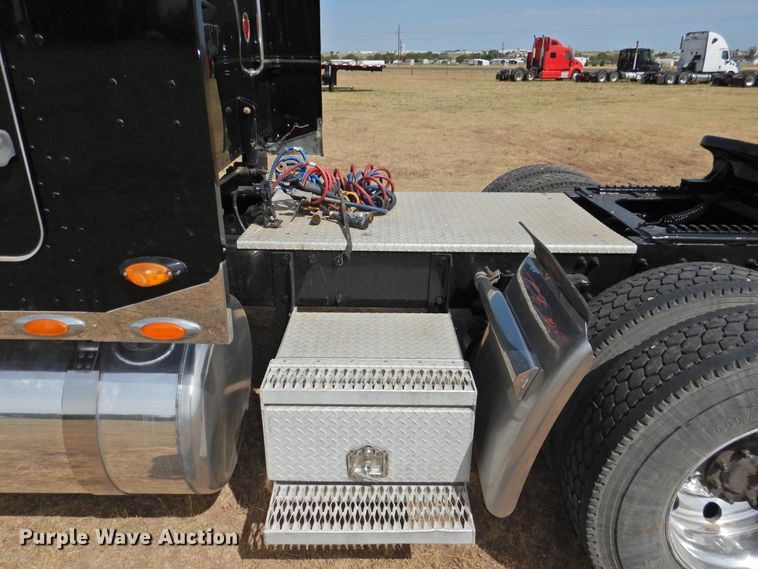 image for item DG1417 2013 Peterbilt 389  semi truck