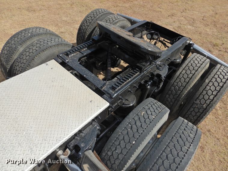 image for item DG1417 2013 Peterbilt 389  semi truck