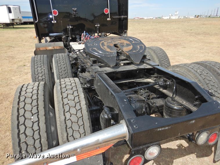 image for item DG1417 2013 Peterbilt 389  semi truck