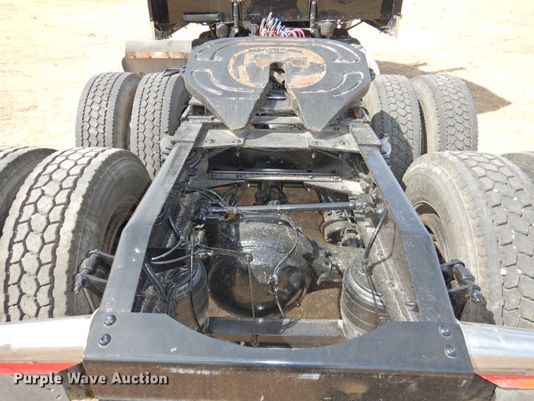 image for item DG1417 2013 Peterbilt 389  semi truck