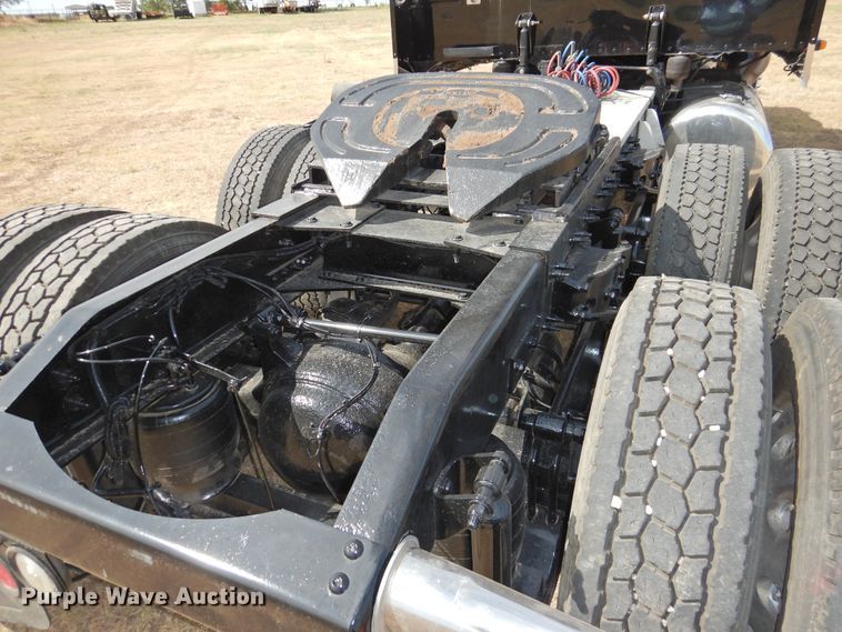 image for item DG1417 2013 Peterbilt 389  semi truck