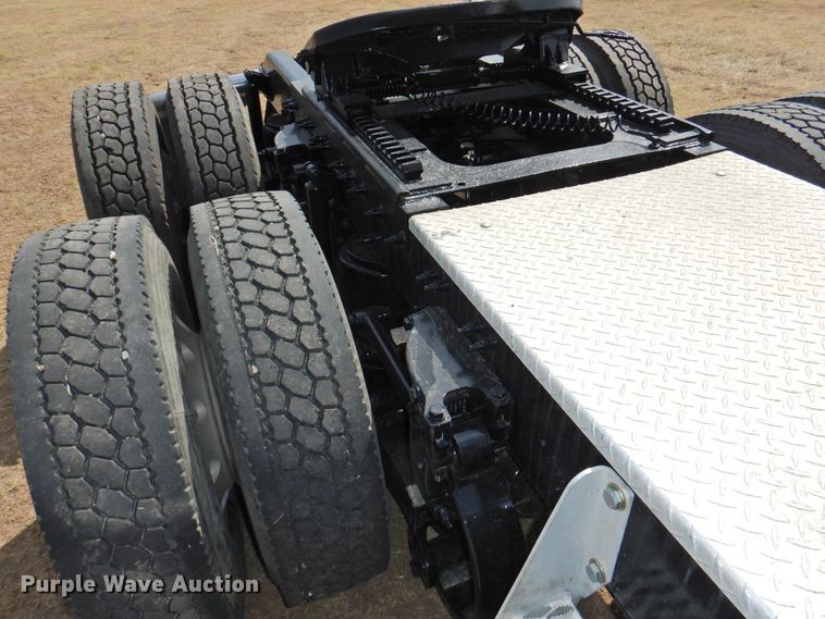 image for item DG1417 2013 Peterbilt 389  semi truck