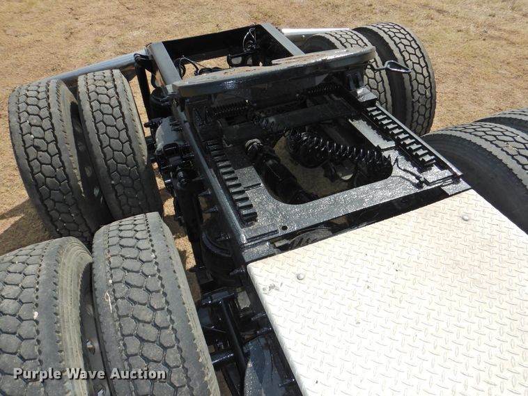 image for item DG1417 2013 Peterbilt 389  semi truck