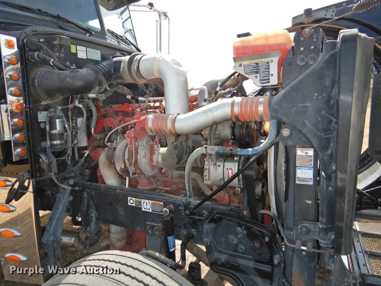 image for item DG1417 2013 Peterbilt 389  semi truck